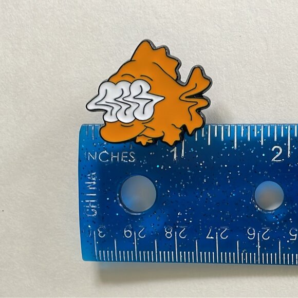 *♪ The Simpsons Blinky Three Eyed Fish Radioactive Wavy eyes Metal Enamel Pin *♪ - Picture 3 of 4